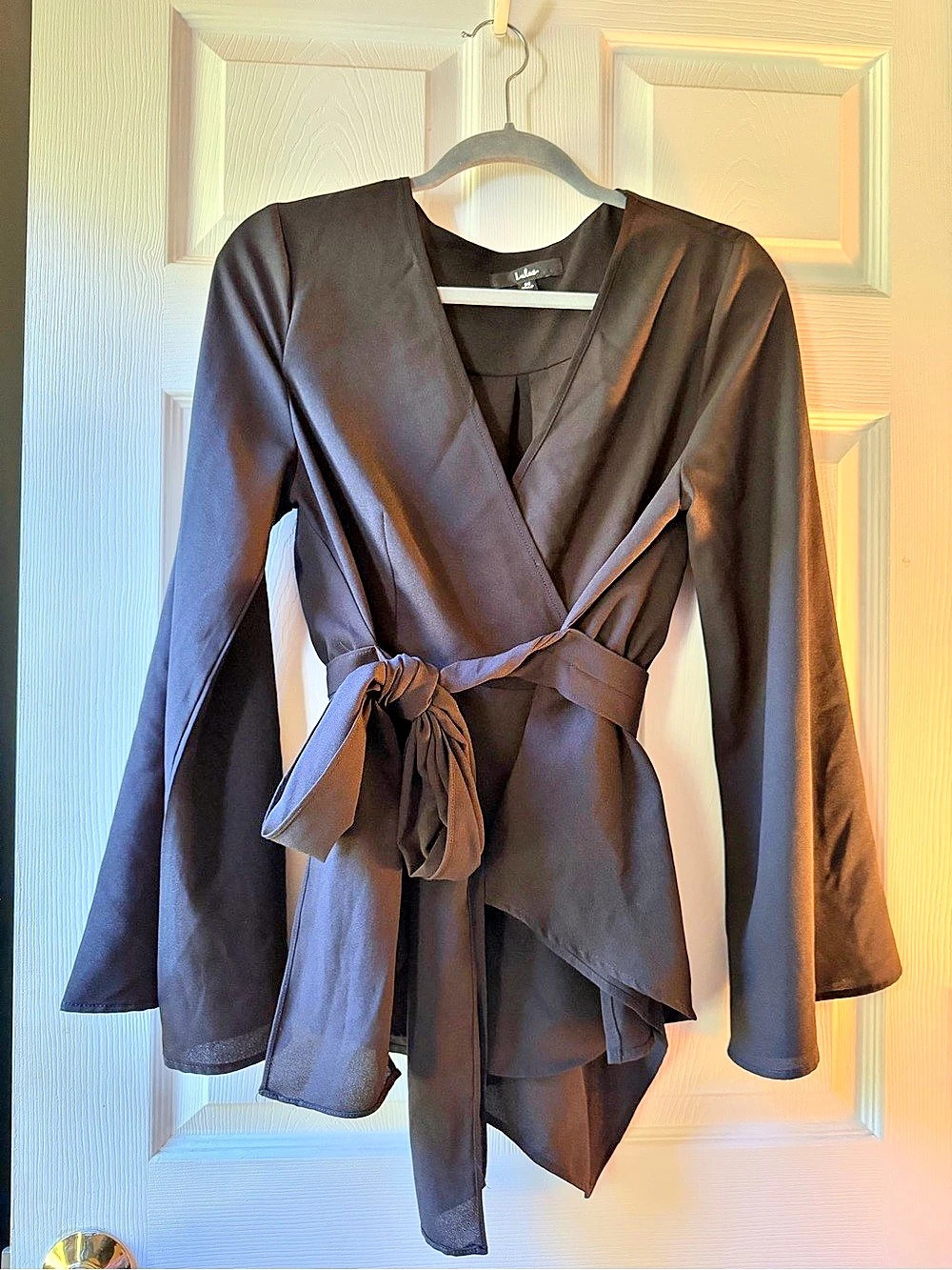 Lulus Wrap Blouse in Black Size Medium Like New